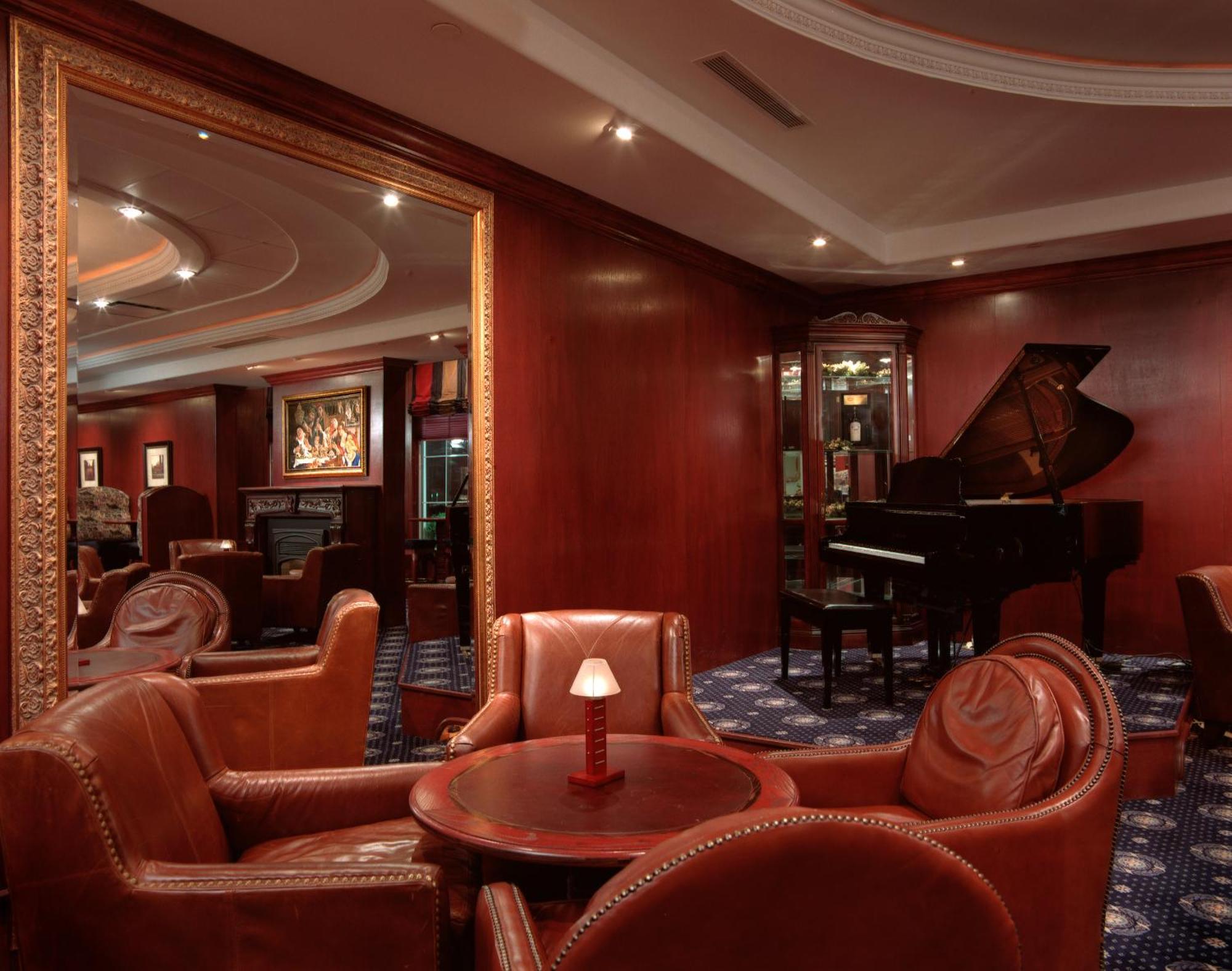 Chateau Louis Hotel&Conference Centre Edmonton Extérieur photo