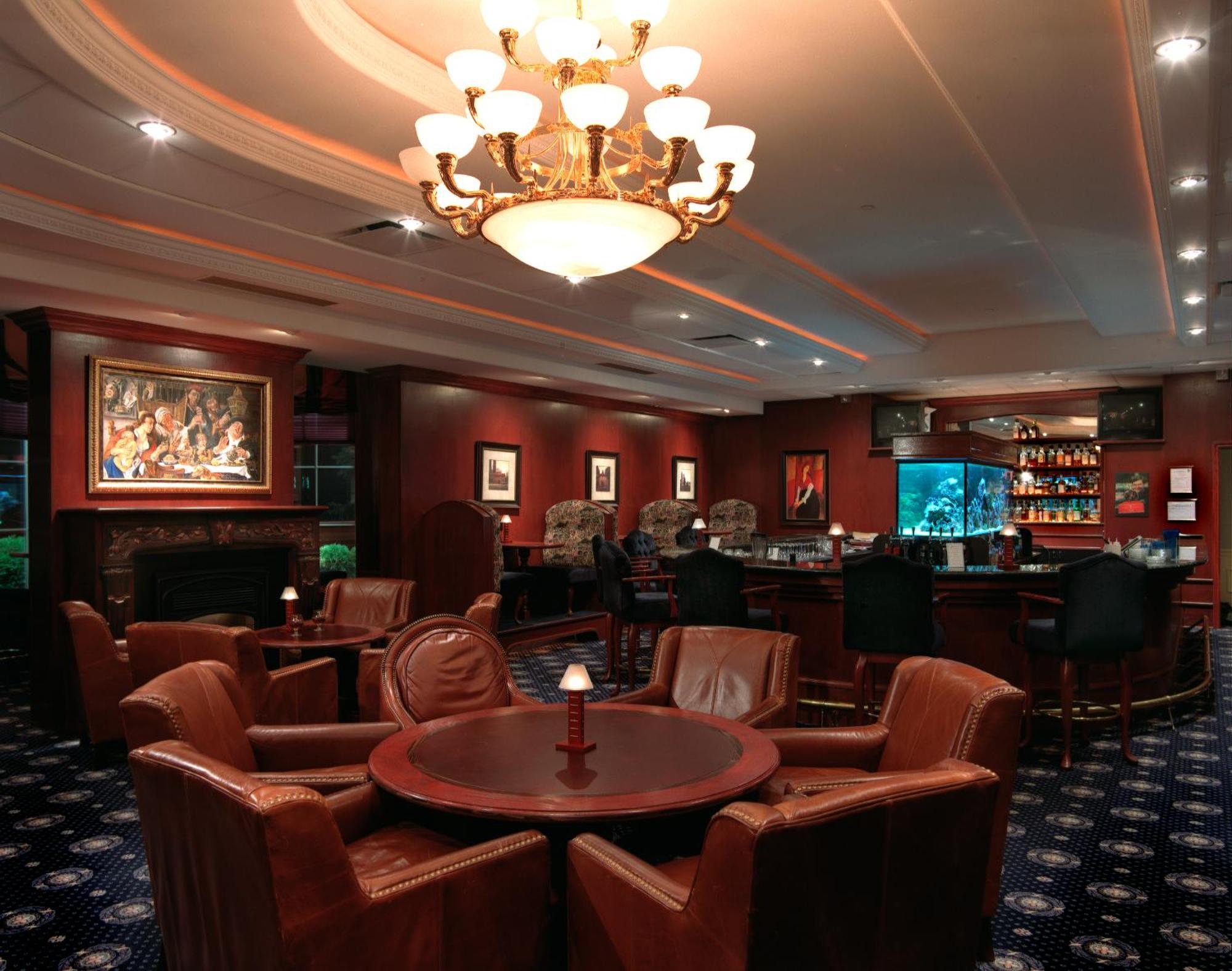Chateau Louis Hotel&Conference Centre Edmonton Extérieur photo