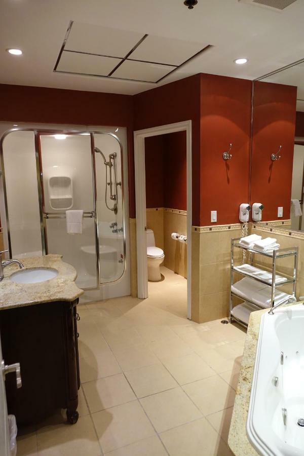 Chateau Louis Hotel&Conference Centre Edmonton Extérieur photo
